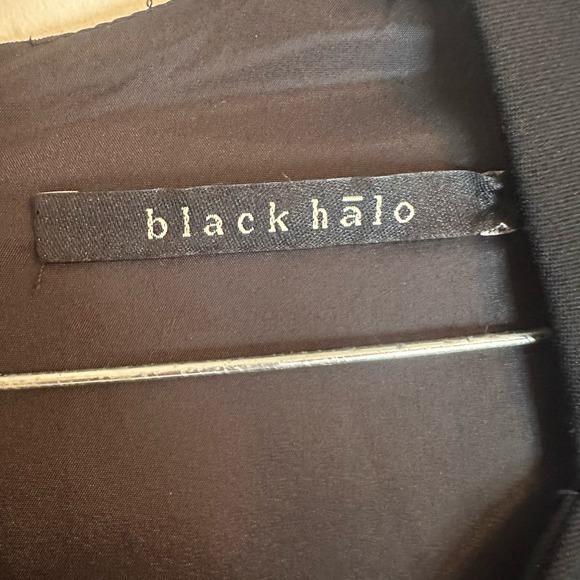 Black Halo Pleated V-Neck Sheath in Black Size‎ 4 - Picture 5 of 7